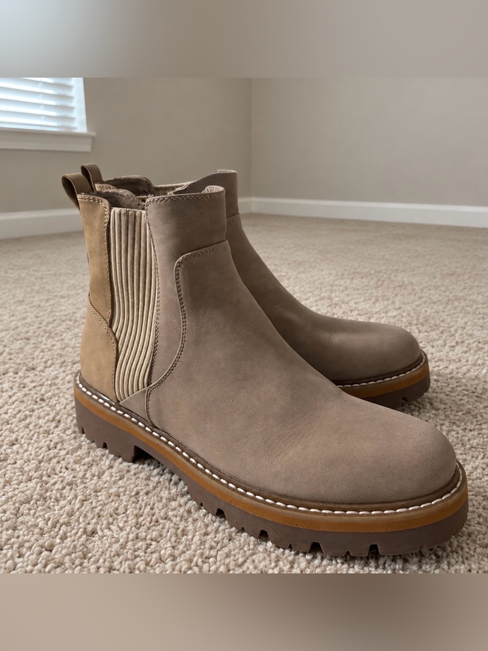 Bullboxer B-52 Boot in Beige and Brown